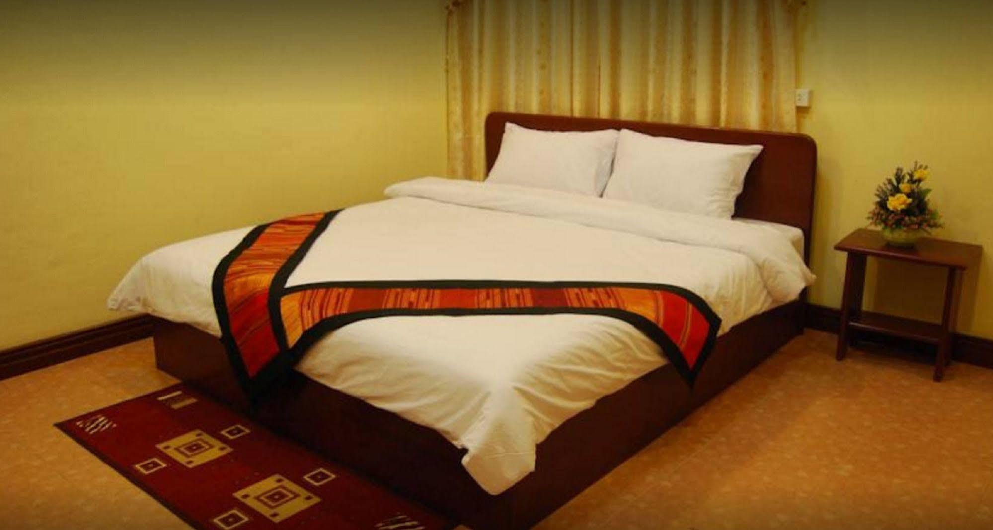 Sengkeo Hotel Vientiane Esterno foto